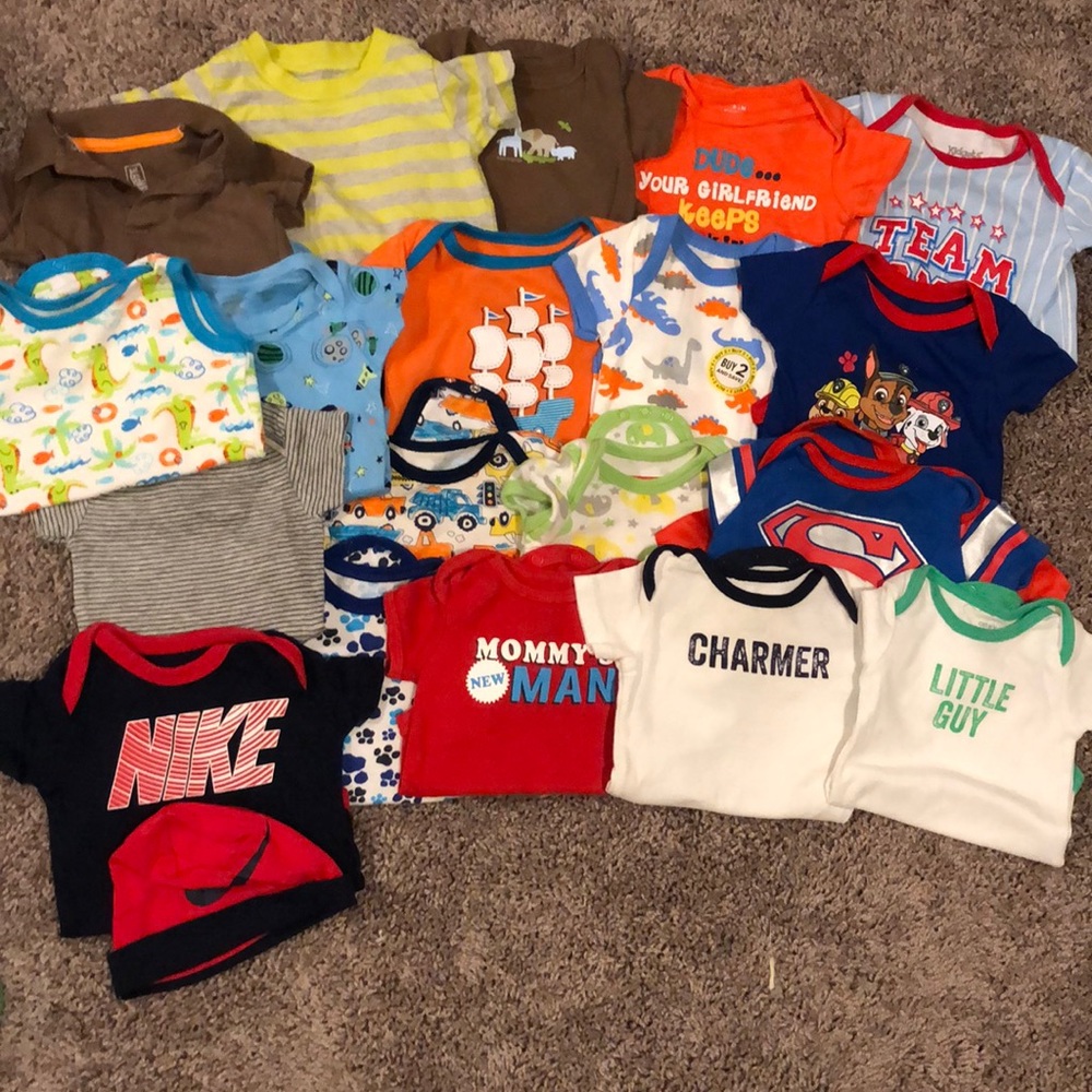 LOT OF BOYS SUMMER CLOTHES 0-3 MONTHS 60 ITEMS